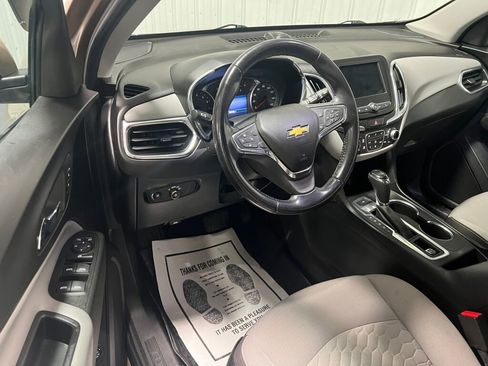 Used 2019 Chevrolet Equinox LT image 2