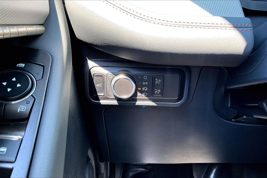Used 2025 Ford Explorer Active RWD image 47