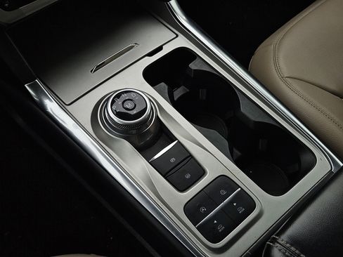 Used 2020 Ford Explorer XLT w/ Equipment Group 202A image 22