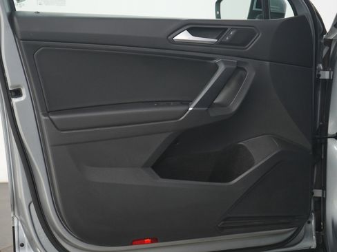 Used 2020 Volkswagen Tiguan SE image 21