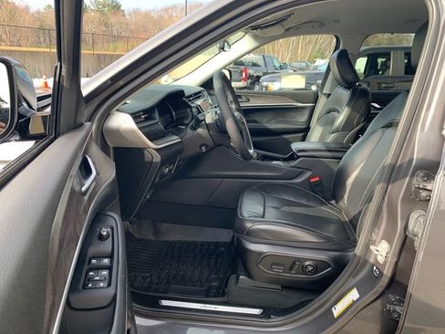 Used 2023 Jeep Grand Cherokee L Limited w/ Luxury Tech Group II AWD/4WD image 28