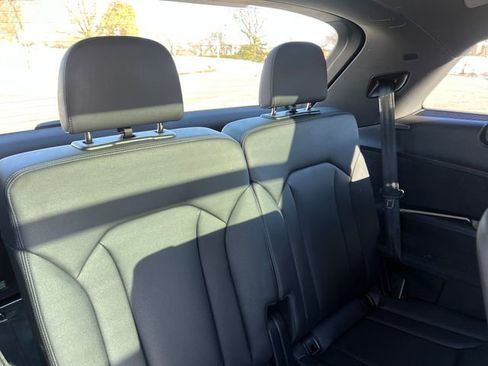 Used 2025 Audi Q7 3.0T Premium Plus image 34