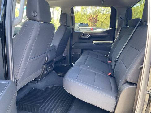 Used 2024 Chevrolet Silverado 1500 LT AWD/4WD image 17