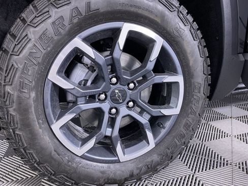 New 2025 Chevrolet Equinox ACTIV w/ Safety and Technology Package image 15