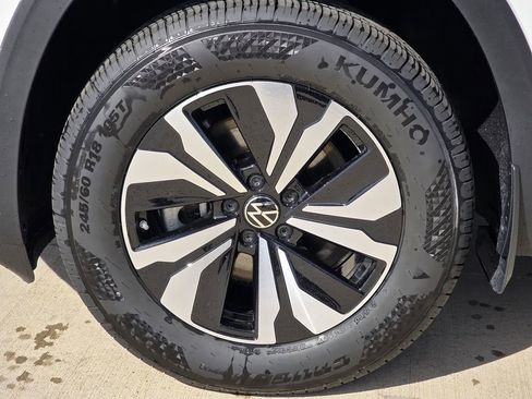 New 2026 Volkswagen Atlas SE FWD image 9