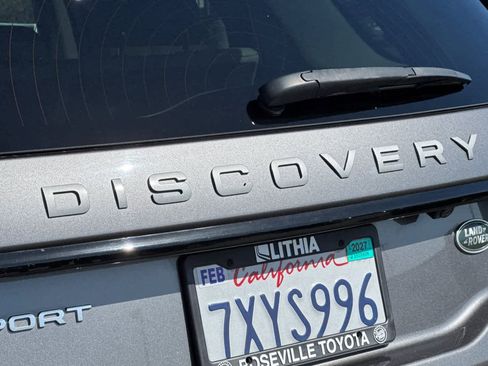 Used 2017 Land Rover Discovery Sport SE image 32