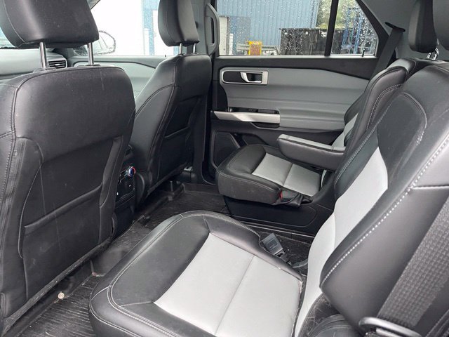 Used 2022 Ford Explorer XLT w/ Equipment Group 202A AWD/4WD image 4