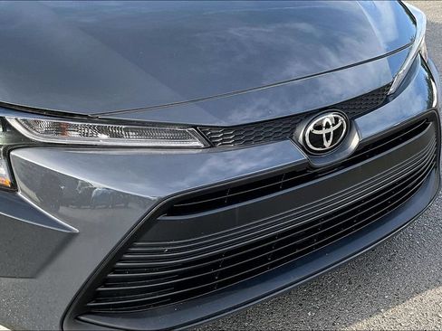 Used 2025 Toyota Corolla LE FWD image 33