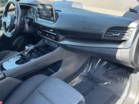 Used 2023 Nissan Rogue SV image 12