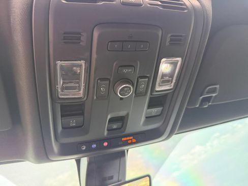 Used 2022 GMC Yukon Denali w/ Denali Premium Package AWD/4WD image 41