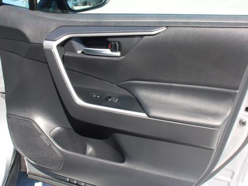 Used 2025 Toyota RAV4 SE AWD/4WD image 18