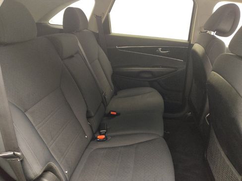 Used 2016 Kia Sorento LX w/ LX Convenience Package image 19