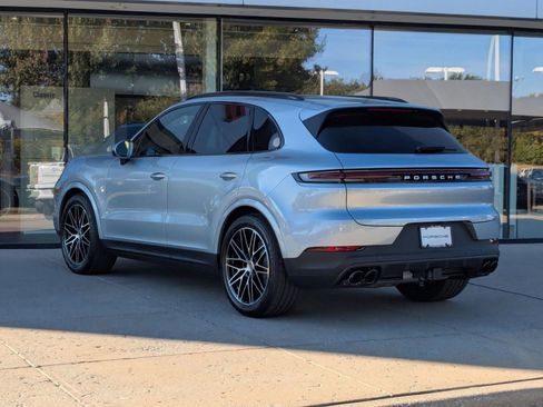New 2026 Porsche Cayenne image 3