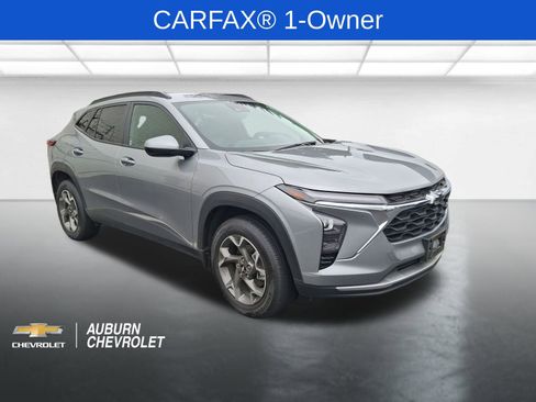 Used 2024 Chevrolet Trax LT w/ Driver Confidence Package FWD image 1