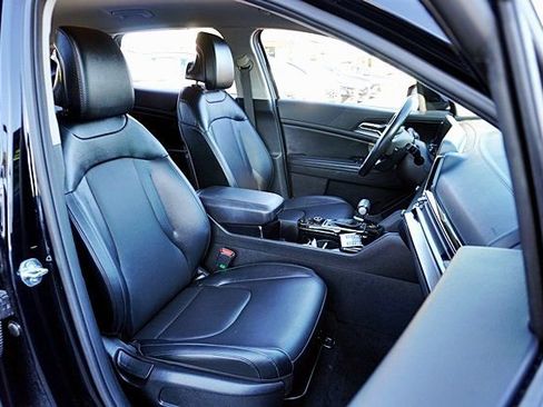 Used 2024 Kia Sportage EX image 12