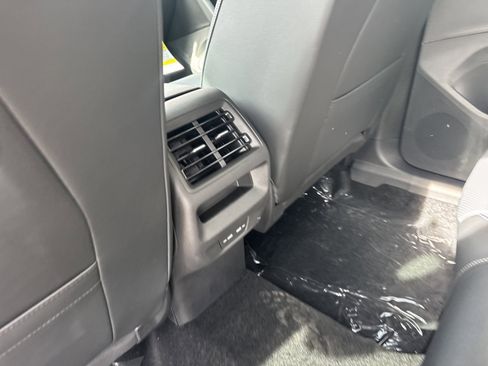 New 2026 Volkswagen Tiguan SE image 30