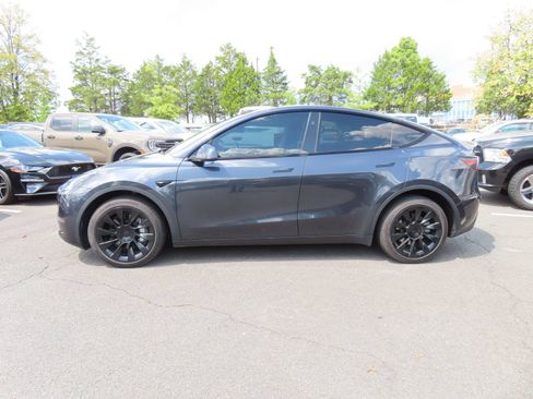 Used 2024 Tesla Model Y Long Range AWD/4WD image 5