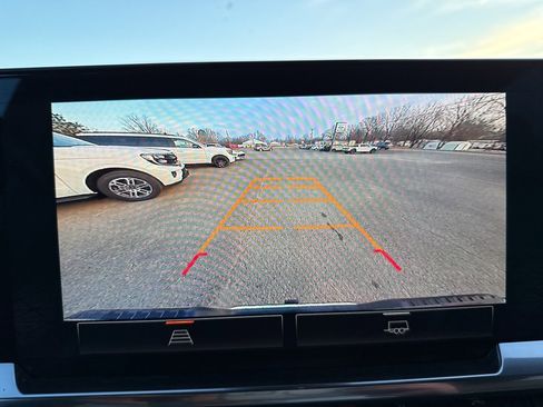 Used 2025 GMC Sierra 1500 SLT image 14