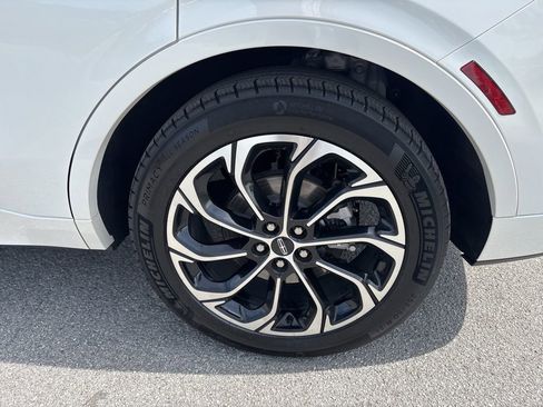 Used 2025 Lincoln Nautilus Reserve image 49