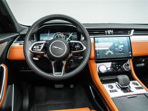 Used 2026 Jaguar F-PACE R-Dynamic S AWD/4WD image 19