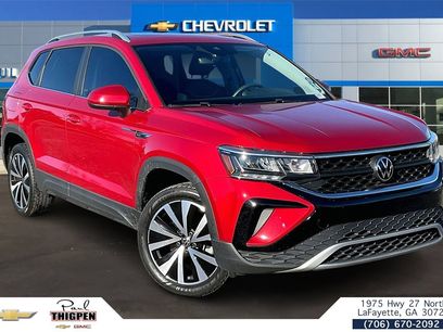 Used 2023 Volkswagen Taos SE w/ Panoramic Sunroof Package