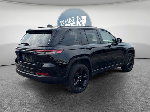 Used 2023 Jeep Grand Cherokee Altitude AWD/4WD image 3