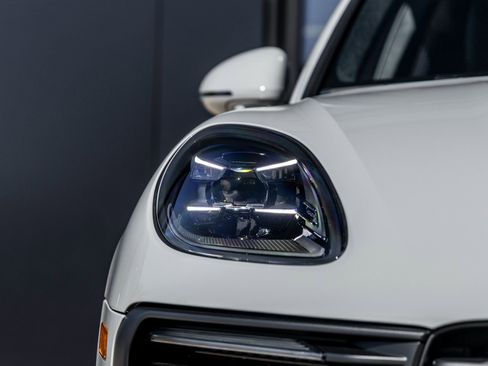 New 2026 Porsche Macan GTS image 17