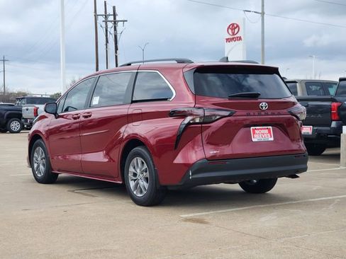 New 2026 Toyota Sienna LE image 4