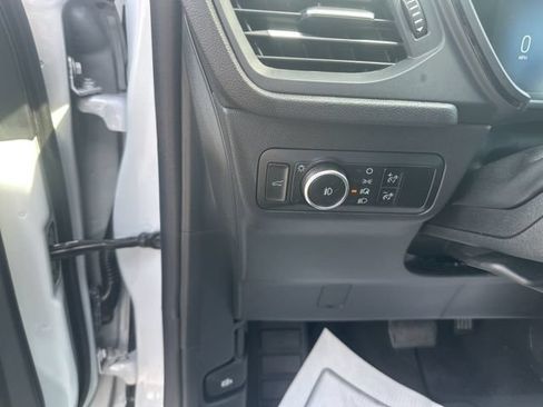 Certified 2025 Ford Escape ST-Line Select AWD/4WD image 18