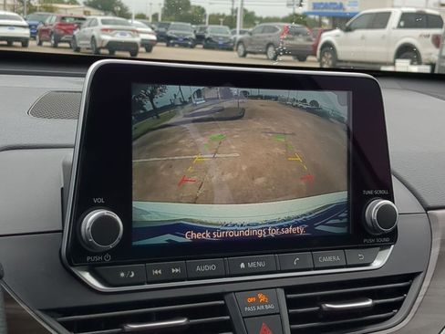 Used 2024 Nissan Altima 2.5 SV image 23