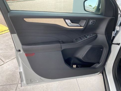 Certified 2022 Ford Escape Titanium w/ Titanium Elite Package image 8