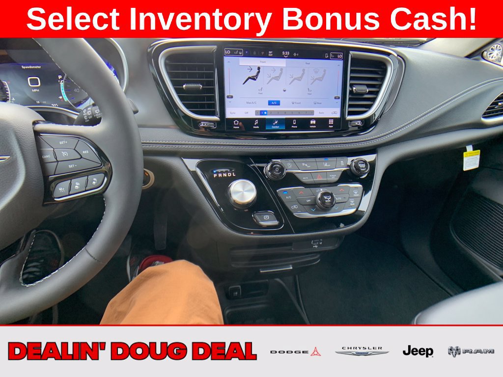 New 2026 Chrysler Pacifica Select w/ S Appearance Package AWD/4WD image 17