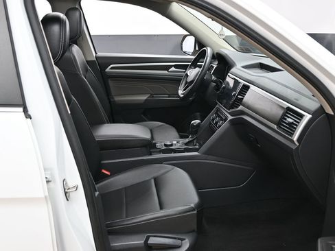 Used 2023 Volkswagen Atlas SE w/ Panoramic Sunroof Package image 39