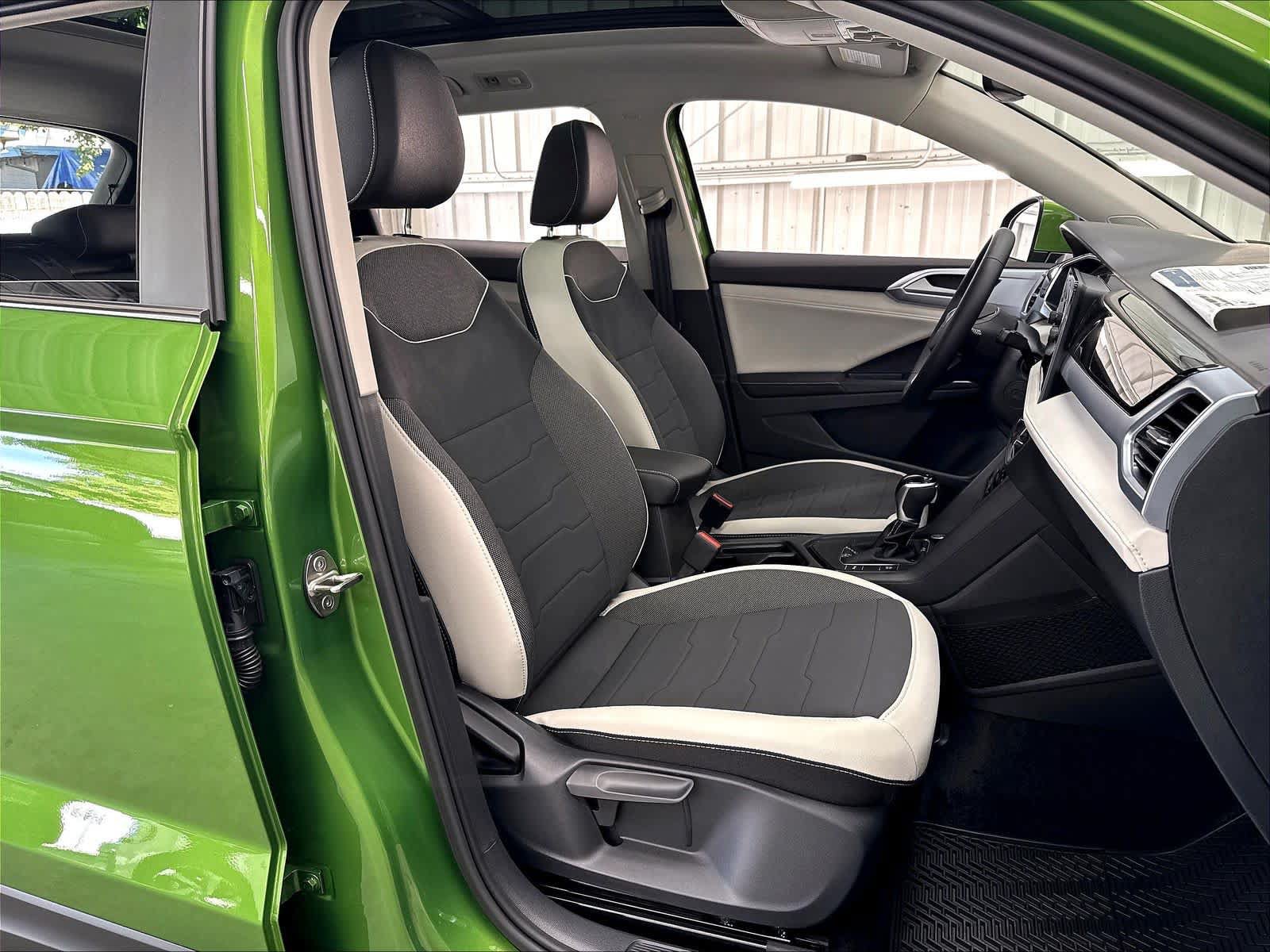 New 2027 Volkswagen Taos SE FWD image 11