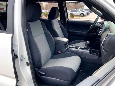 Used 2023 Toyota Tacoma TRD Sport image 8