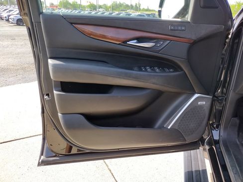 Used 2019 Cadillac Escalade Premium Luxury w/ Escalade Sport Edition AWD/4WD image 10