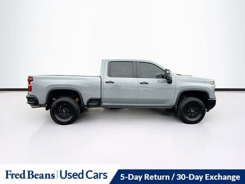 Used 2024 Chevrolet Silverado 2500 ZR2 w/ Technology Package image 9