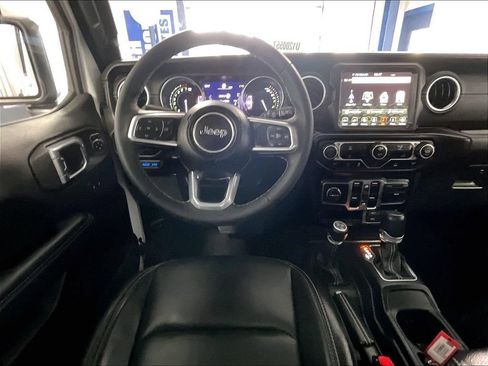 Used 2023 Jeep Wrangler Unlimited Sahara AWD/4WD image 17