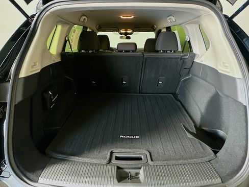 Used 2023 Nissan Rogue S image 28