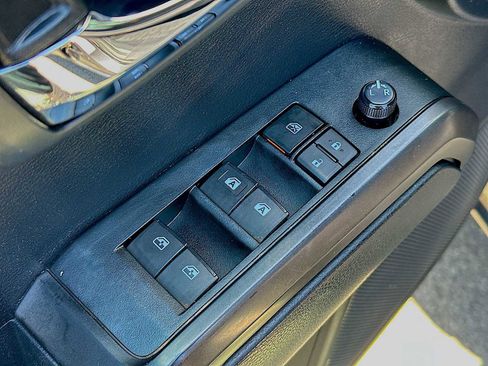 Used 2019 Toyota Tacoma TRD Off-Road AWD/4WD image 15
