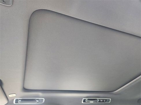 New 2025 Land Rover Range Rover SE image 18