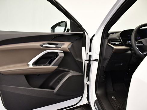 Used 2025 Audi Q5 Premium w/ Convenience Package image 30