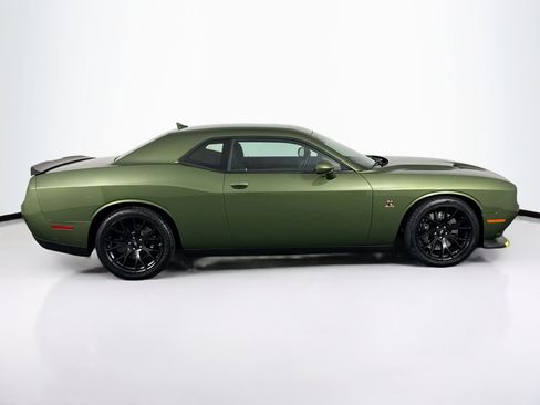 Used 2018 Dodge Challenger R/T Scat Pack w/ Dynamics Package RWD image 12