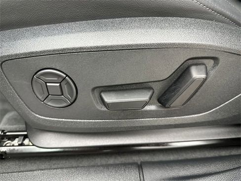 Used 2025 Audi Q3 2.0T Premium w/ Convenience Package image 12