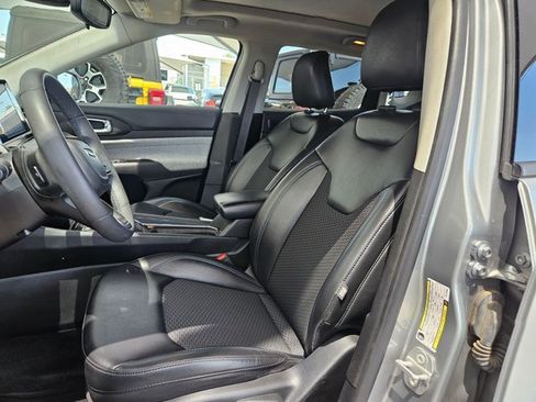 Used 2022 Jeep Compass Latitude w/ Sun and Sound Group FWD image 13