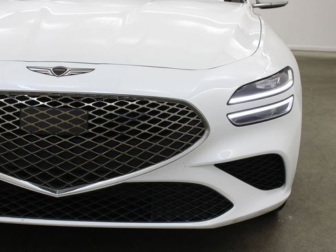 Used 2025 Genesis G70 2.5T image 8