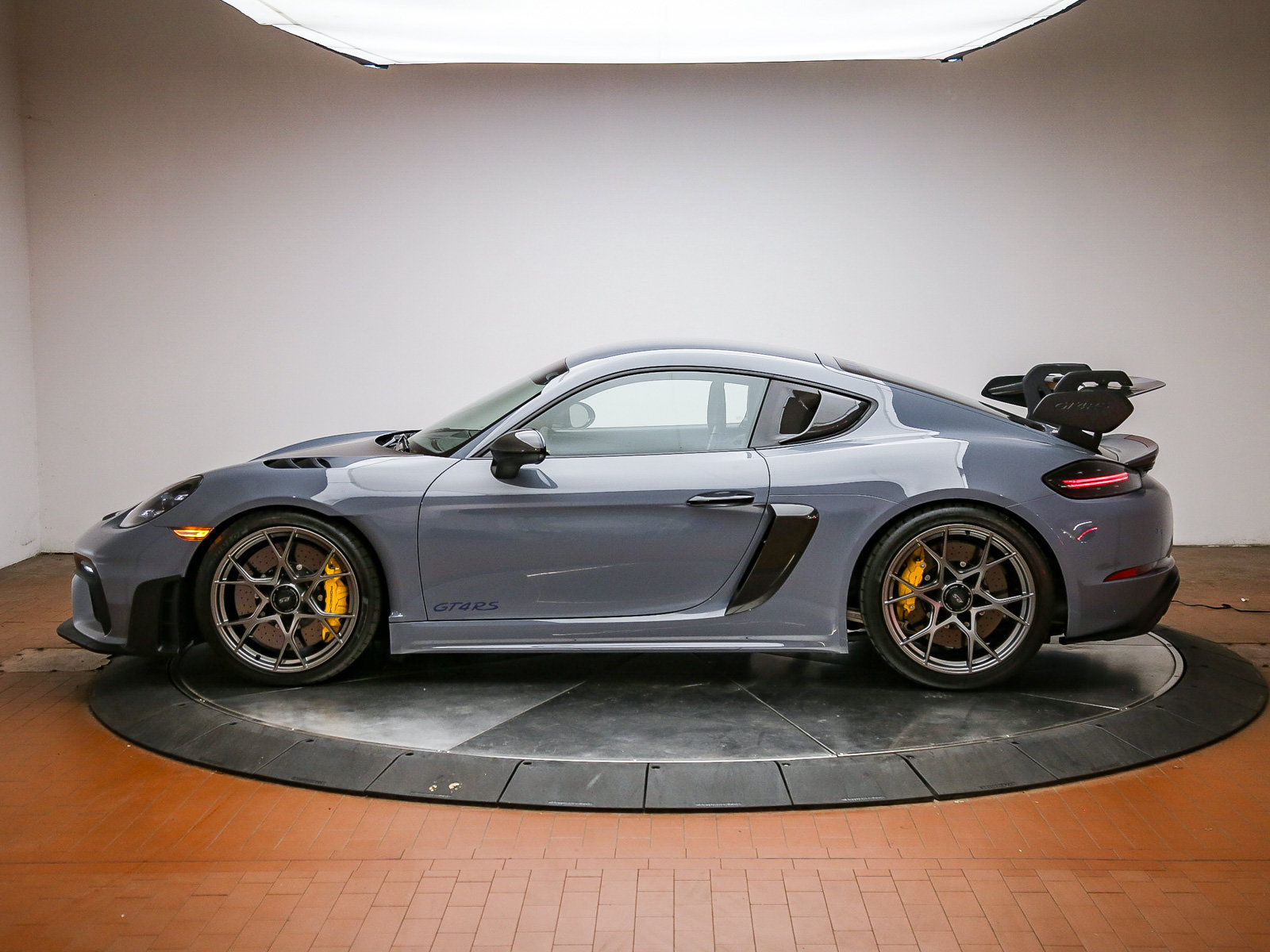 Certified 2024 Porsche 718 Cayman GT4 RS RWD image 2