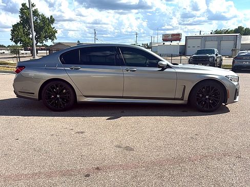 Used 2022 BMW 740i w/ M Sport Package RWD image 5