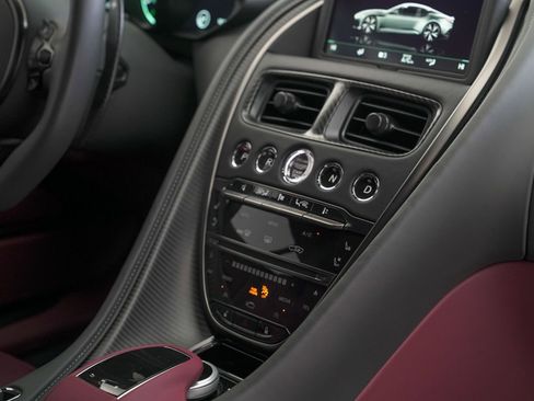 Used 2023 Aston Martin DBS Coupe image 38