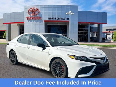 Used 2023 Toyota Camry SE FWD image 1
